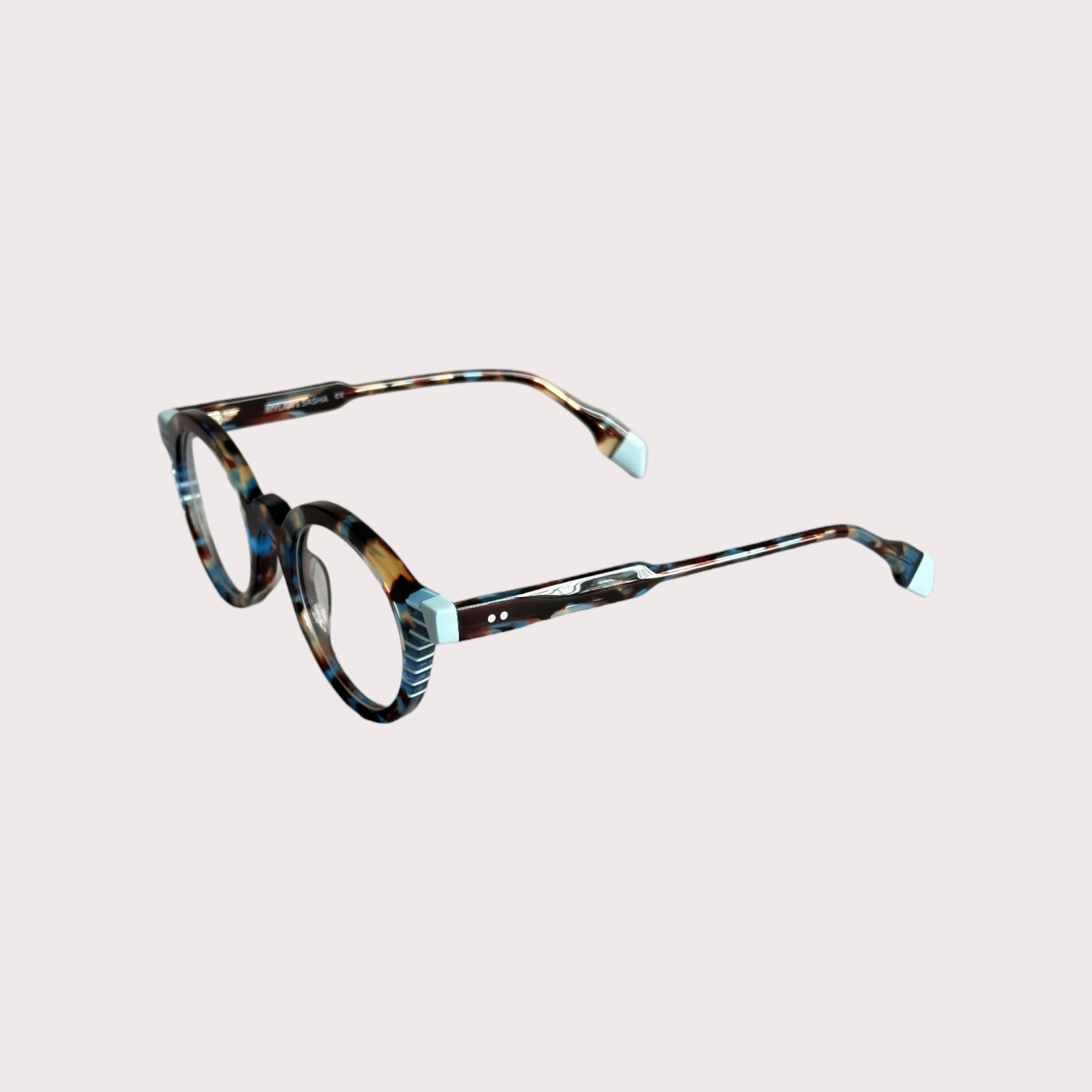 Iceland-optique-m&s-eyewear ang1